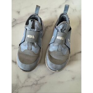 Nike 13 little girls slip on athletic sporty sneaker light blue flex runner 2